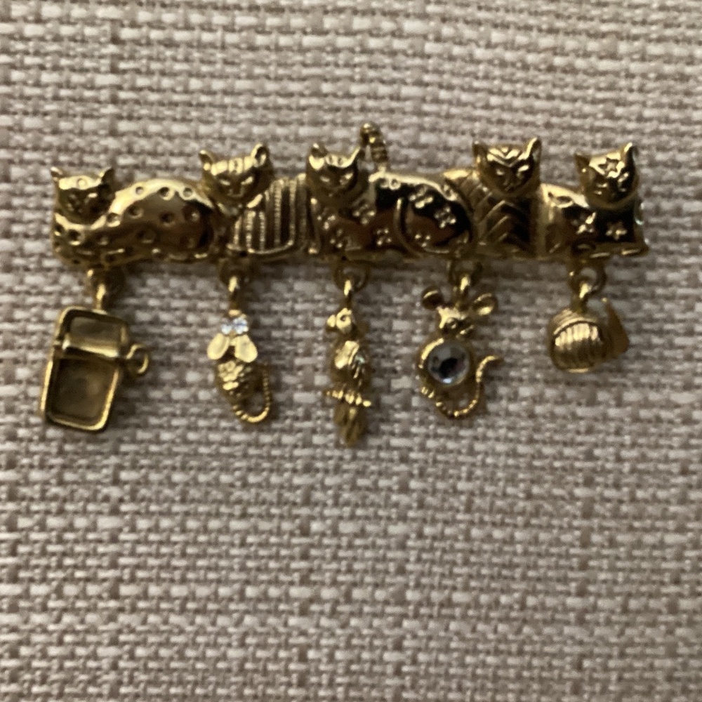 American Jewelry Company 5 cat vintage brooch charms gold rhinestones